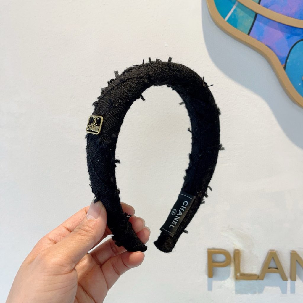 CHANEL シャネル ヘアバンド 本革 通勤 ブラック｜通勤に使いやすい財布・小物を写真で確認