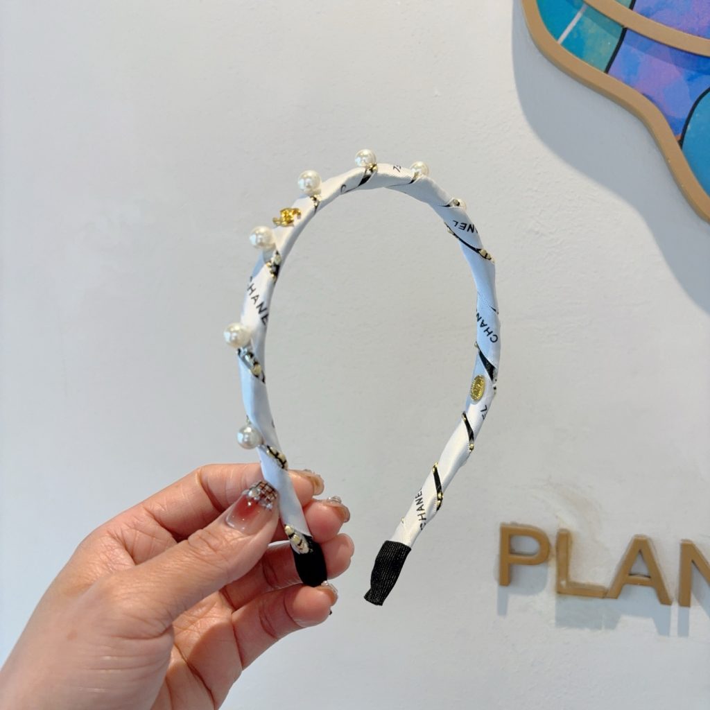 CHANEL シャネル ヘアアクセント ピンクダイヤモンド ホワイト 36字|旅行に使いやすい財布・小物を写真で確認