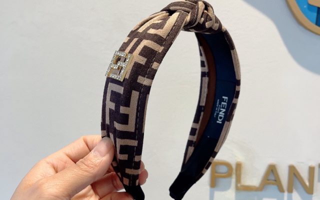 FENDIのその他は価格・収納・合わせ方でどう見るか