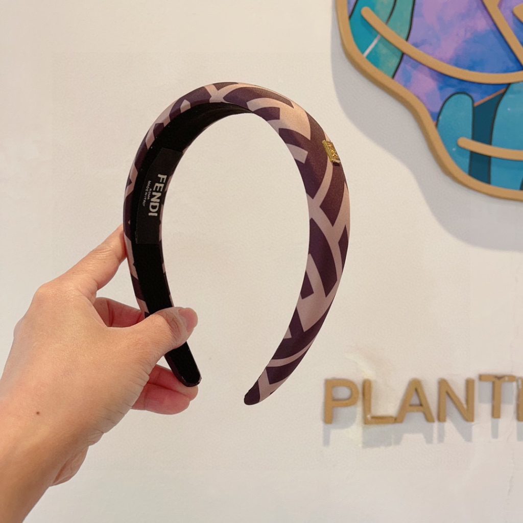 FENDI フェンディ ヘアアクセサリー ファッションヘアバンド ブランド小物|旅行の日に選ぶ前の確認ポイント
