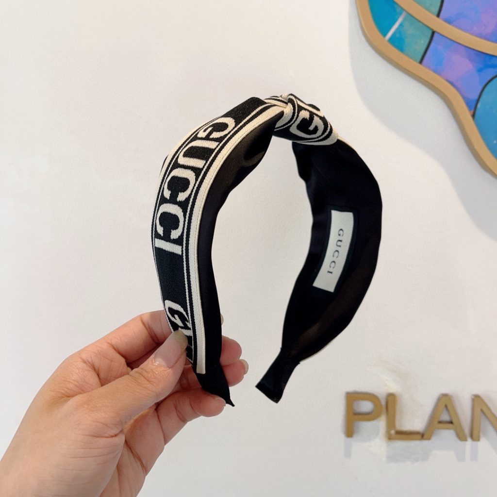 GUCCI グッチ ヘアバンド ロゴ ブランド ブラック 全1色 ブランド小物｜毎日に失敗しにくい選び方