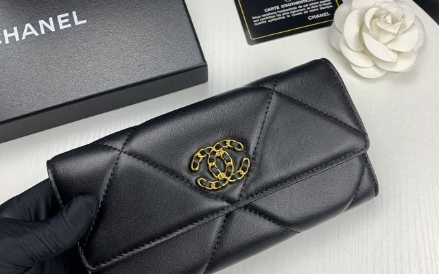 物価高でも選びやすい財布：CHANELを自然に取り入れる