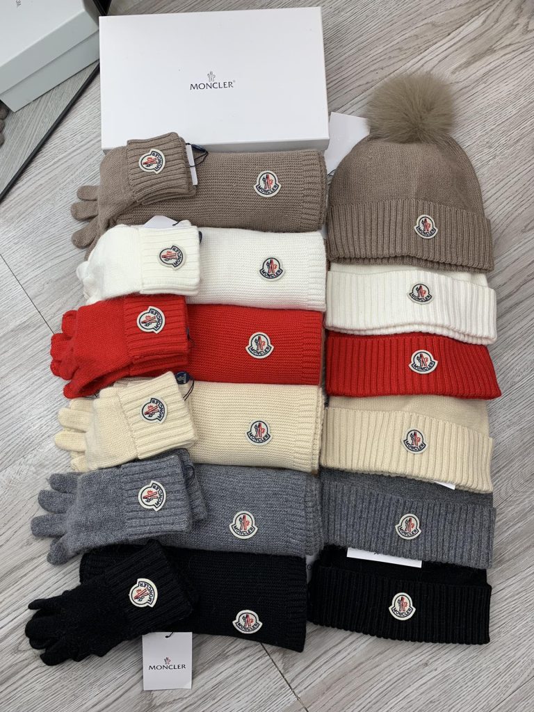 モンクレール MONCLER 定番キャップ/マフラー 財布・小物｜旅行の日に選ぶ前の確認ポイント